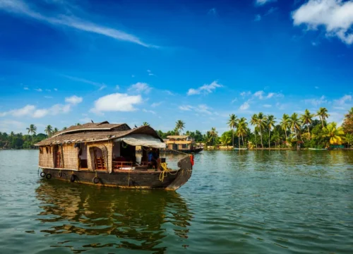 Essence of Kerala – Backwaters & Hills Getaway